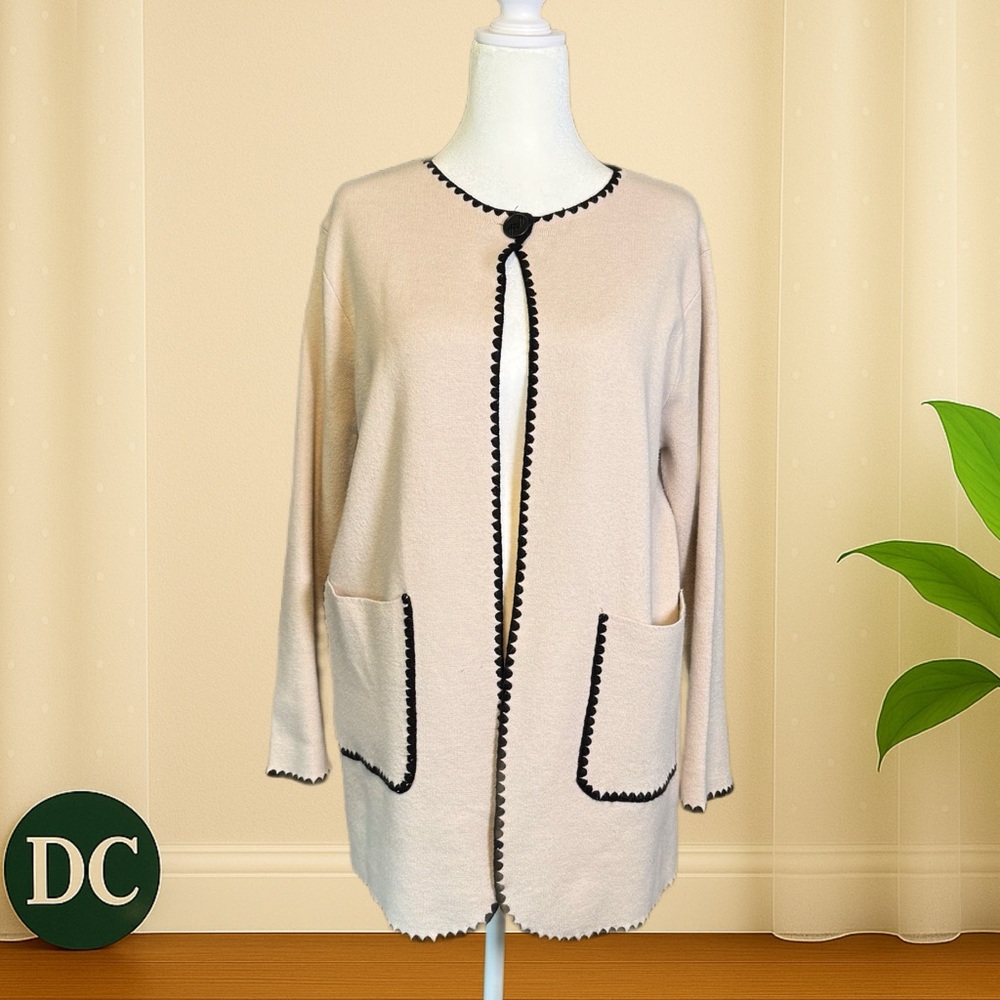 DC Chic Cream Cardigan with Black Trim – Size XL – Excellent Pre-Loved Condition